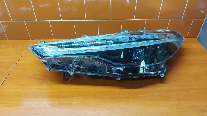 REFLEKTOR Licht links links vorne TOYOTA COROLLA CROSS 22