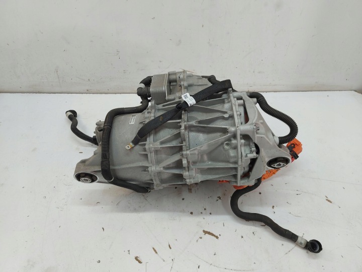 TESLA MODEL Y 2024r Motor elektrisch heck 1587780-00-C