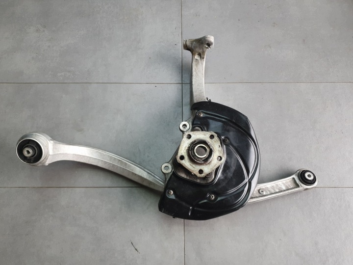 Audi Q7 4M otoč pravá předek přední 4M0407242J ramene