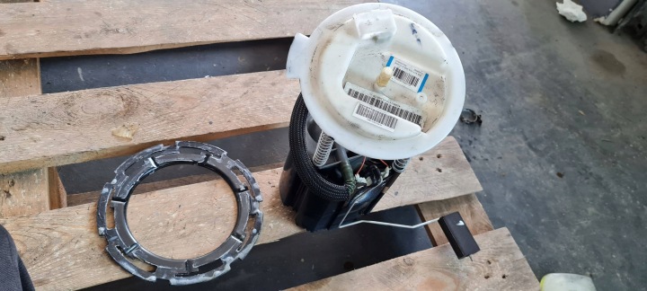 Maserati Quattroporte VI Pumpe des Kraftstoffsbehälters tank Benzin 3.8 V8 670030756