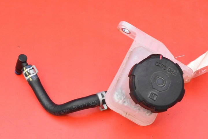 tank of gas of brake HYUNDAI KONA 2 II 1.6 GDI HYBRID 141 KM 23-25