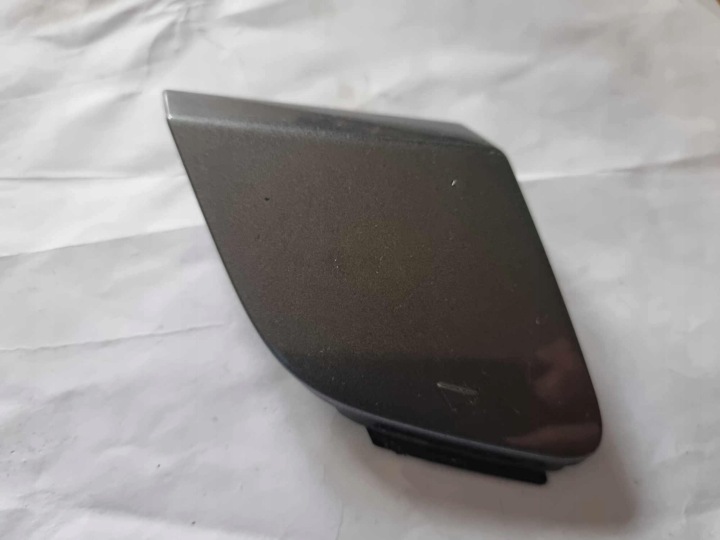 MERCEDES A-KLASA W176 LIFT 17r.--> Abschleppöse der Stoßstange vorne A1768853022