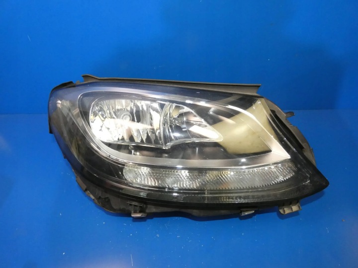 MERCEDES C KLASA W205 Feux phare Droite Avant ZWYKLA WERSJA ANGIELSKA