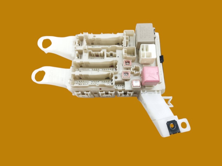 Kasten der Sicherungen 2393-7G09 82730-02150-A 0211-7104 Toyota Auris und