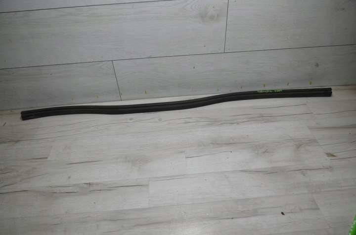 gasket under the window Peugeot 2008 13r