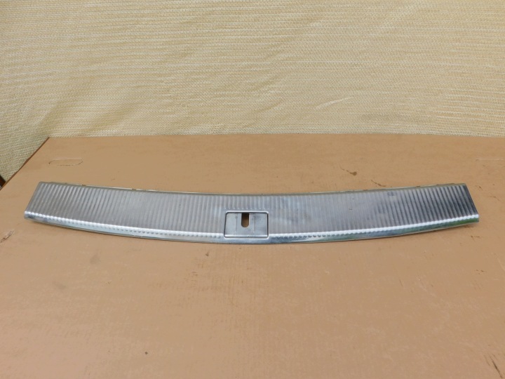 Moulage ochronna Jupes Porte coffre hayon Pare choc Arrière VW Touareg et 7L0 Chrom OEM
