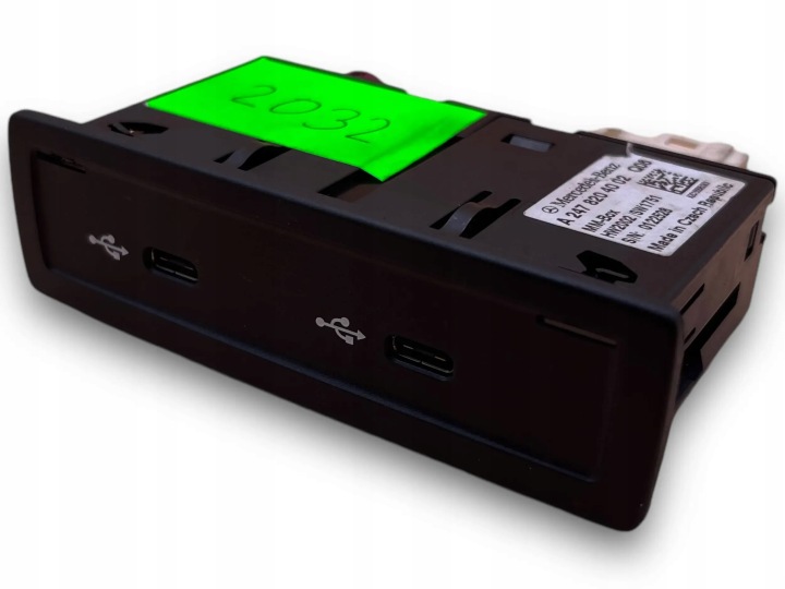 MERCEDES W247 GNIAZDO ZLACZE PORT USB A2478204002 @M