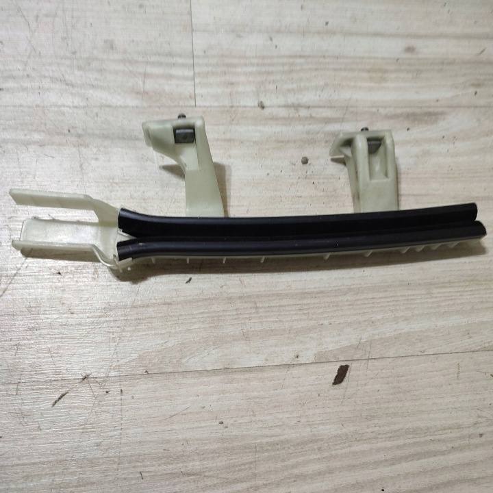 Prowadnica Fenster Tür przednich vorne Seite links Opel Corsa F 9823208180