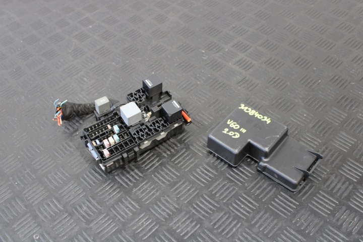 Obal Skrinka poistiek 31384034 VOLVO S60 V60 III 3 KOMBI