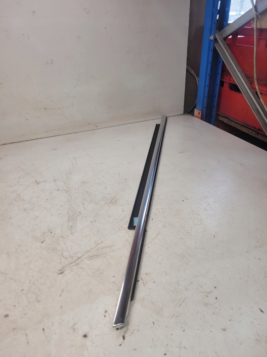 lišta CHROM dveře AUDI A4 B8 PP 8K0853284J