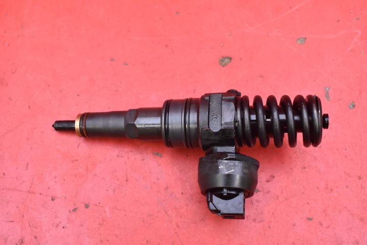 nozzle nozzle 038130073AG 0414720215 VW GOLF 5 V 1.9 TDI 105 KM 03-09