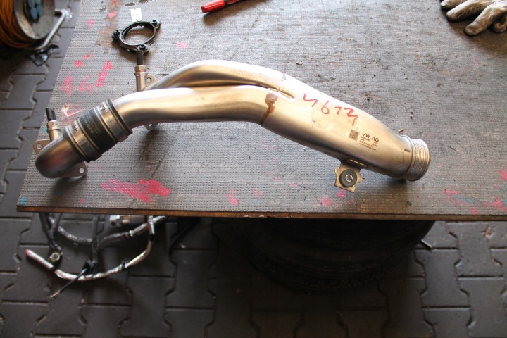 4614. hose pipe of the intercooler AUDI 06M145673CT