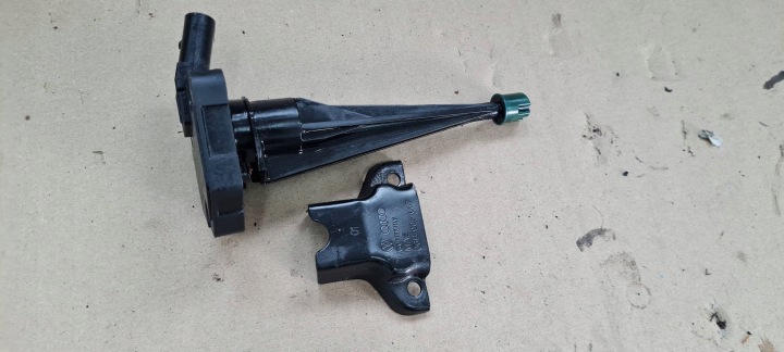 A4 B9 8W sensor of the level oil 2.0 TDI 07P907660 A5 8W Q5 80A VW AUDI