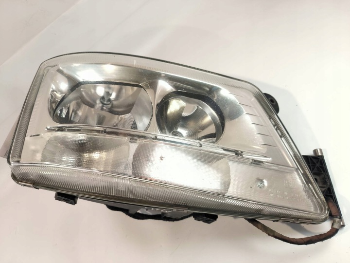 light right front MAN TGX 18.440