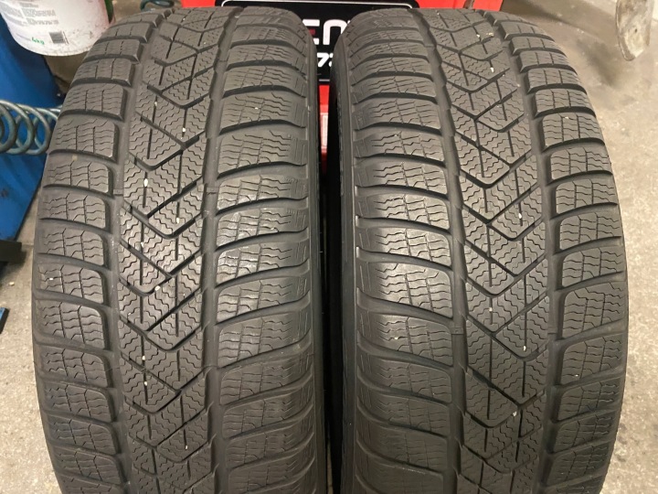 2 tyres winter 205/60R16 Pirelli SOTTOZERO 3 7,5mm