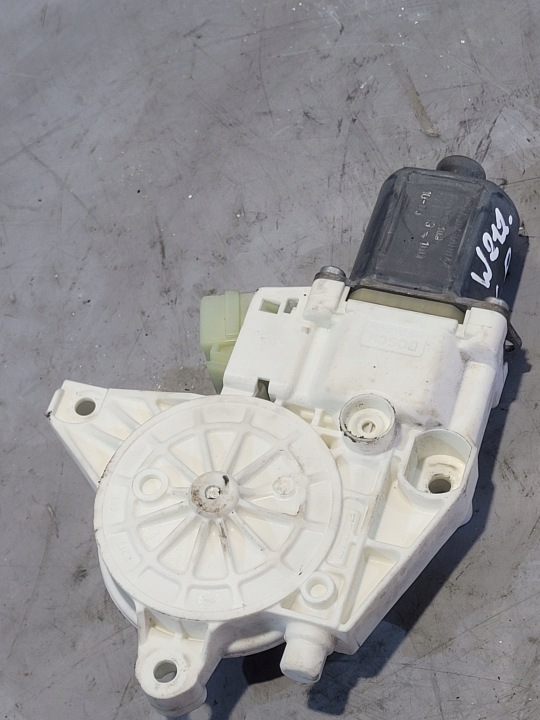 engine mini motor windows left front OE A2048200142 MERCEDES W212 10r. EU