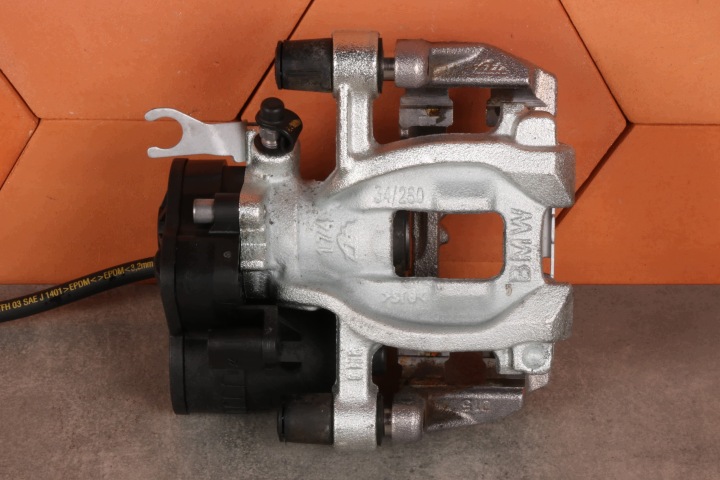 BMW F40 F44 F45 F46 X1 F48 X2 F39 PINZA FRENO freno Destra posteriore 34/280/10