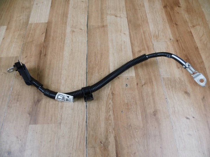 Toyota Corolla E21 kabel vedení minusowy mínusz 8212302C30B