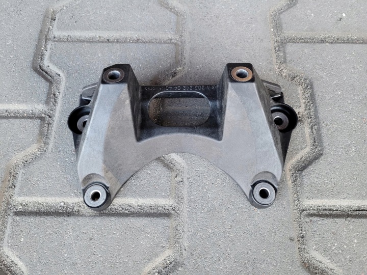 držák převodovky A2052420440 MERCEDES E 220 D W213 2.0 CDI