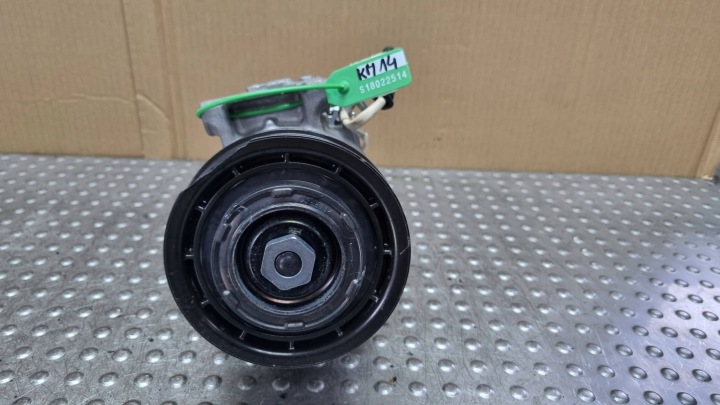 compressor of the air conditioning A0038304360 MERCEDES W242 W246 W176 W117 X156 2.0B