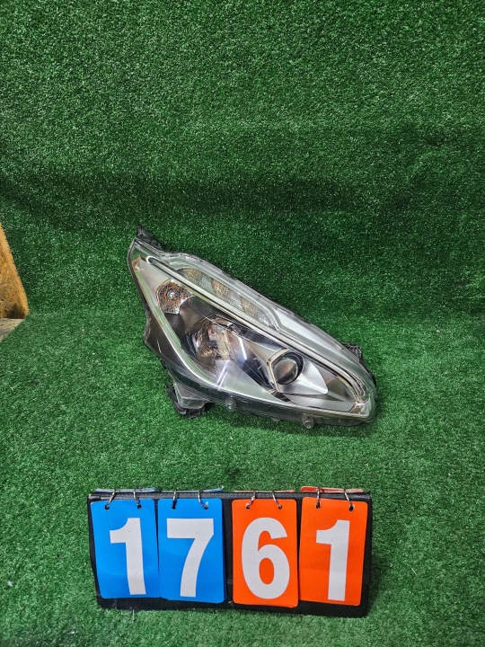 REFLEKTOR pravý předek PEUGEOT 208 a LIFT 15- NR.R1761