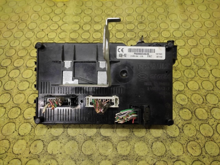RENAULT CLIO II Module UCH-N2 P8200234045
