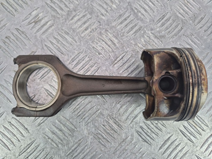 pistone con biella BMW 1 E81 120i 084201 N43B20AA