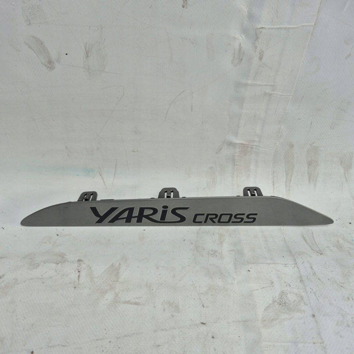 TOYOTA YARIS CROSS 21r. -> moulding door inner right rear 75746-0D020