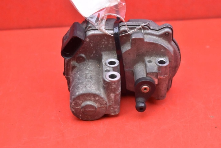 regler des Abgaskrümmers AUDI A8 D3 3.0 TDI 233 KM LIFT 05-07