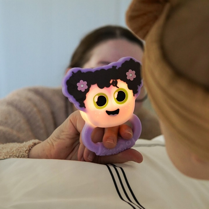 Glo Pals Брязкальце – прорізувач що світиться в темряві Lumi — фото 5