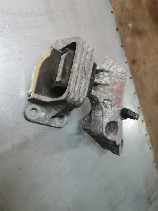 supporto Supporti motore usato RENAULT MEGANE III 1.4 TCE 112100017R