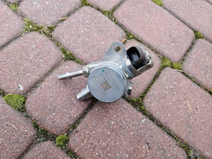 Einspritzpumpe wysokiego Druck 1.0T LE1 B10XFT Opel Adam 12635709