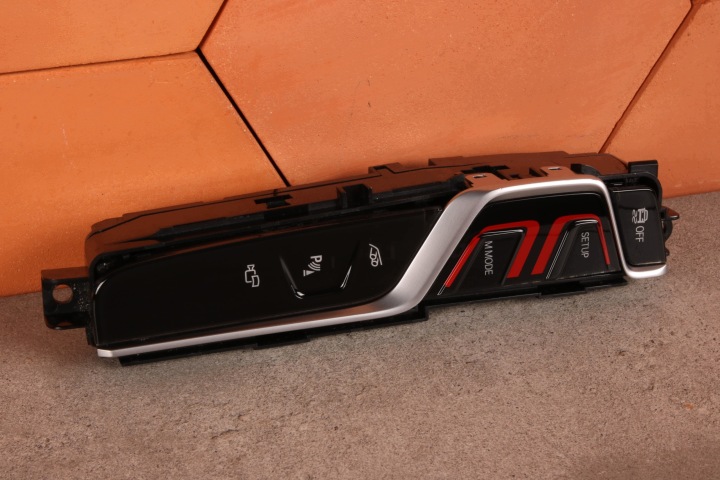 BMW M5 F90 LCI PANEL konzoli srednje amortizera PDC DTC EUROPA 8747505