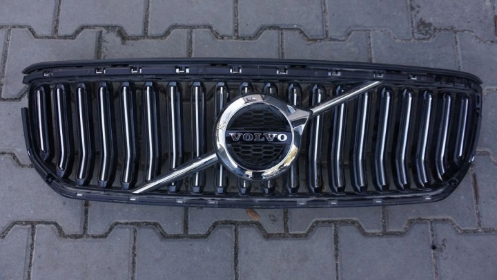 VOLVO XC40 - maska maska chladiče