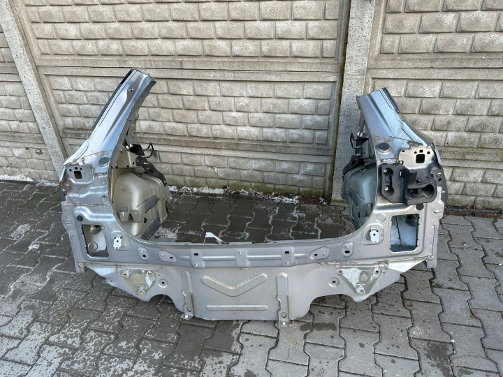 Opel Mokka B Radhaus Längsträger hinten Gurten hinten LADEBODEN