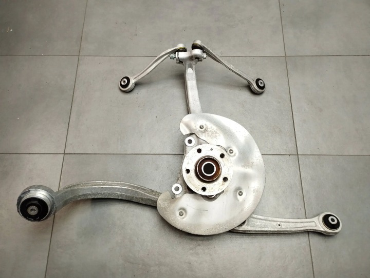 Audi A6 C7 2.0 TDI swing right front of the arm 4G0407242D