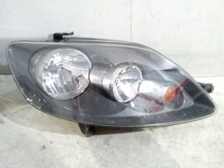 VW Golf V 5 plus light right front front 5M1941006B