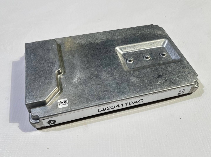 pojačalo audio Dodge Challenger Charger Harman