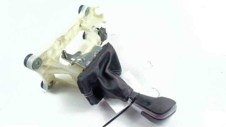lever changes of the gear VOLVO V60 and LIFT