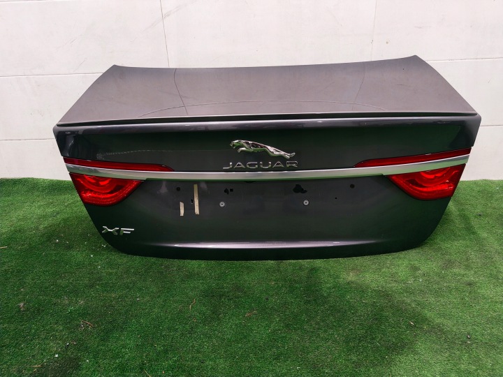 JAGUAR XF X260 kapota záď kufru KAMERA ELEKTRYKA barva 1AB AMMONITE GREY