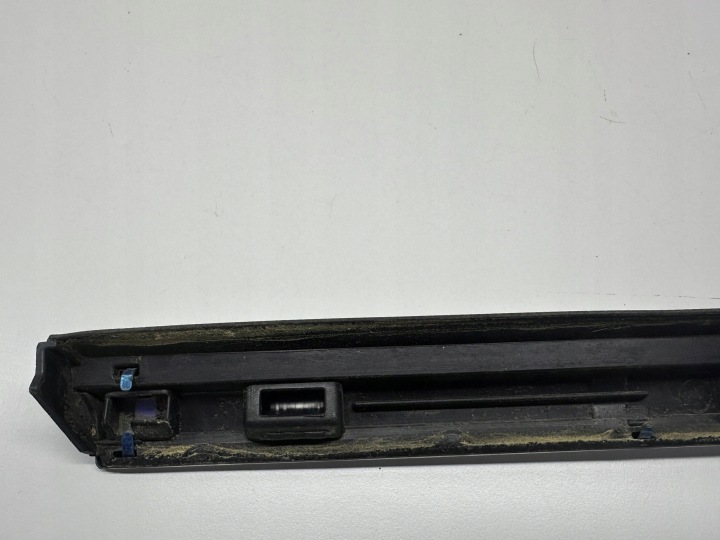 Chrysler Pacifica 68227296AD Задна дясна страна Корниз на задно стъкло 8