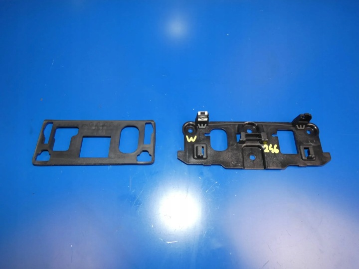 MERCEDES B KLASA W246 A W176 CLA W117 staffa maniglia WYSWIETLACZA