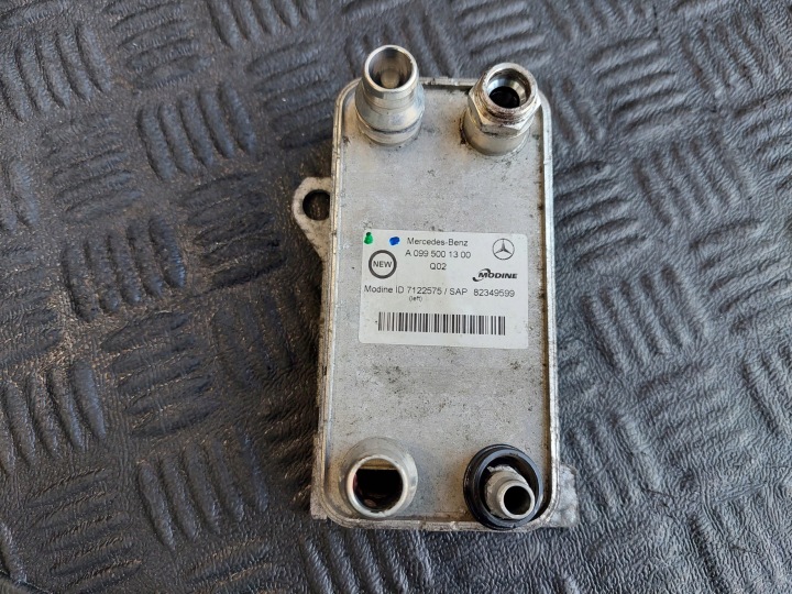 Radiatore olio motore usato A0995001300 MERCEDES W205 S205 C 300 2.2 CDI