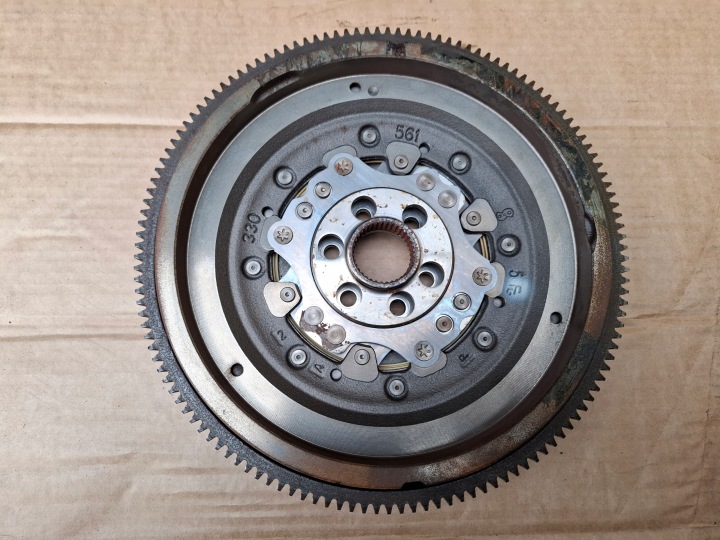 clutch wheel flywheel VW TIGUAN and AUTOMAT 2,0 TDI 03L105266AM