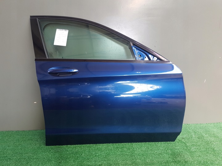 Tür rechts vorne MERCEDES-BENZ C KLASA W205 2017 KOD LAKIERU 896