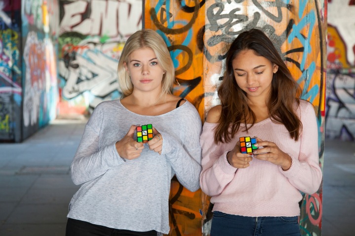 KOSTKA RUBIKA ORYGINALNA RUBIK'S KLASYCZNA 3X3 Bohater / Bajka brak