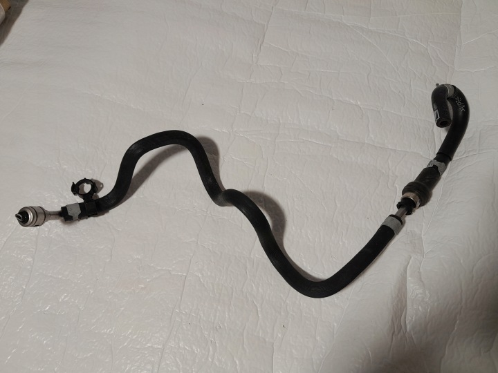 AUDI A4 B9 Schlauch Rohr fuel line 06L133986B 8W0201215P