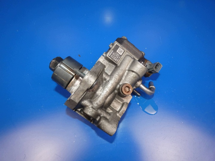 VOLVO XC90 II XC60 II V60 S90 V90 2.0 D5 injection pump of the fuel