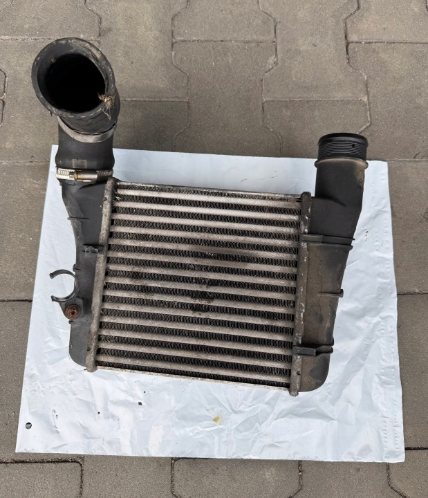radiator of the intercooler AUDI A4 AVANT B7 174978713 2.0L diesel 103kW
