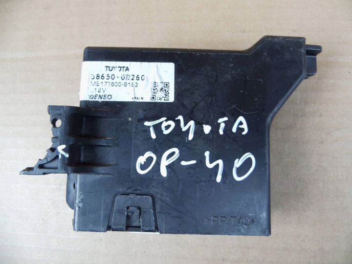 Toyota Yaris II module control unit 886500D260 88650-0D260